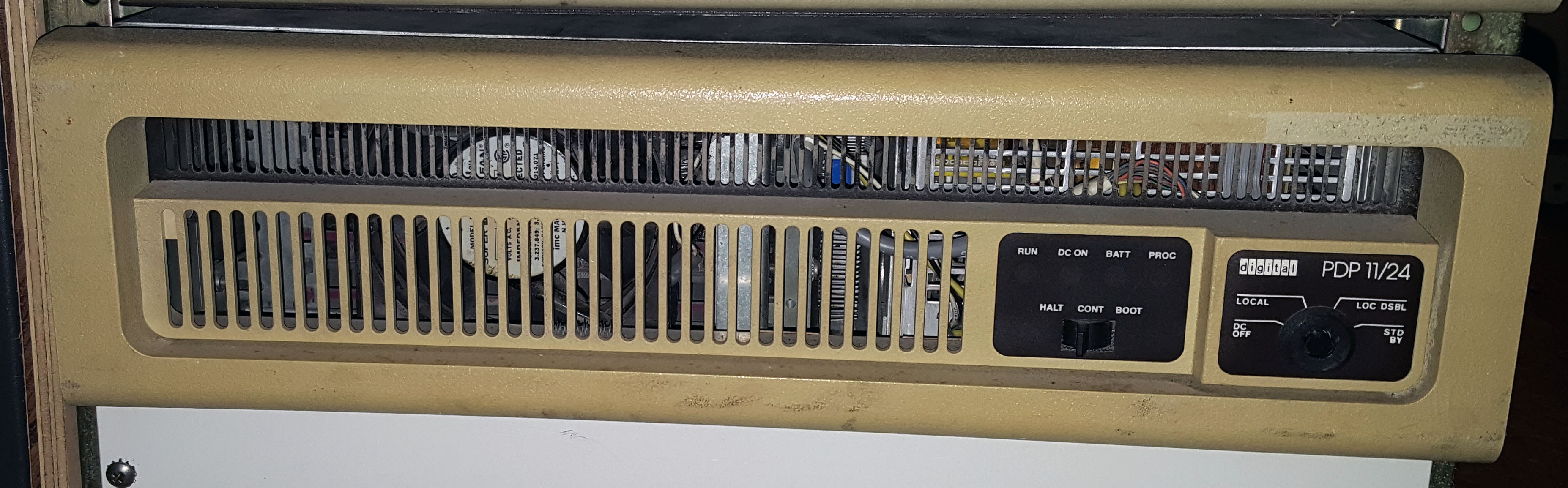 PDP-11/24: 2016 11 07 13.05.17
