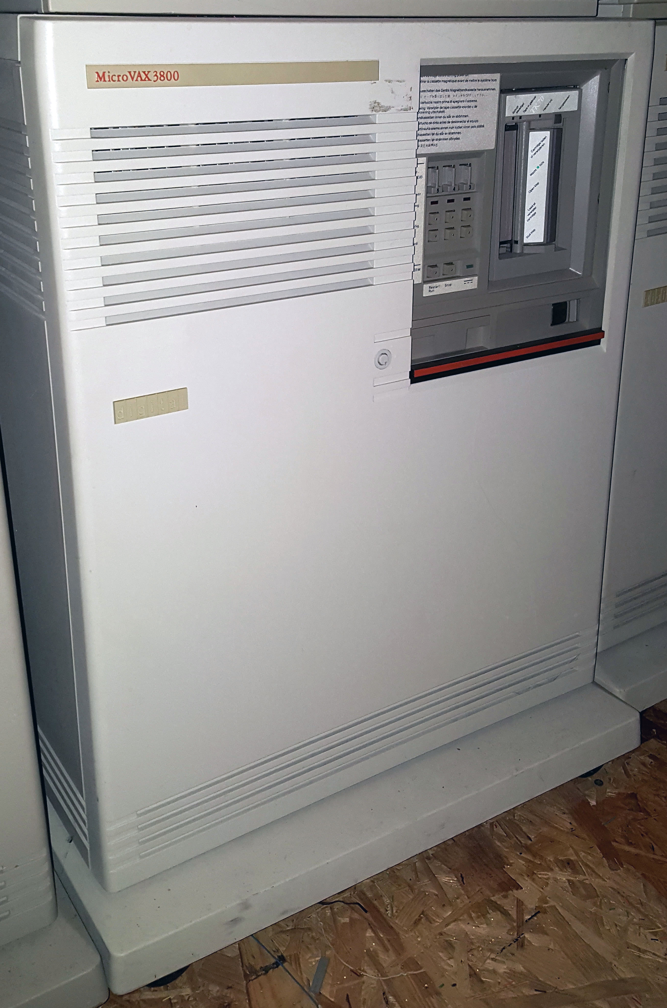MicroVAX 3800: 2016 11 11 16.18.01
